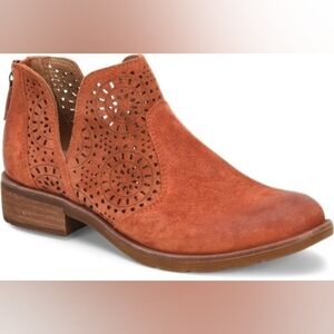 Sofft Womens Barrosa sz 9.5 in sunset rust orange ankle boots cut out